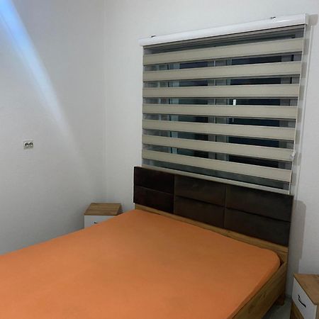 Shtepi Me Qira Ne Mitrovice Apartment คอซอฟสคา มิโตรวิซา ภายนอก รูปภาพ